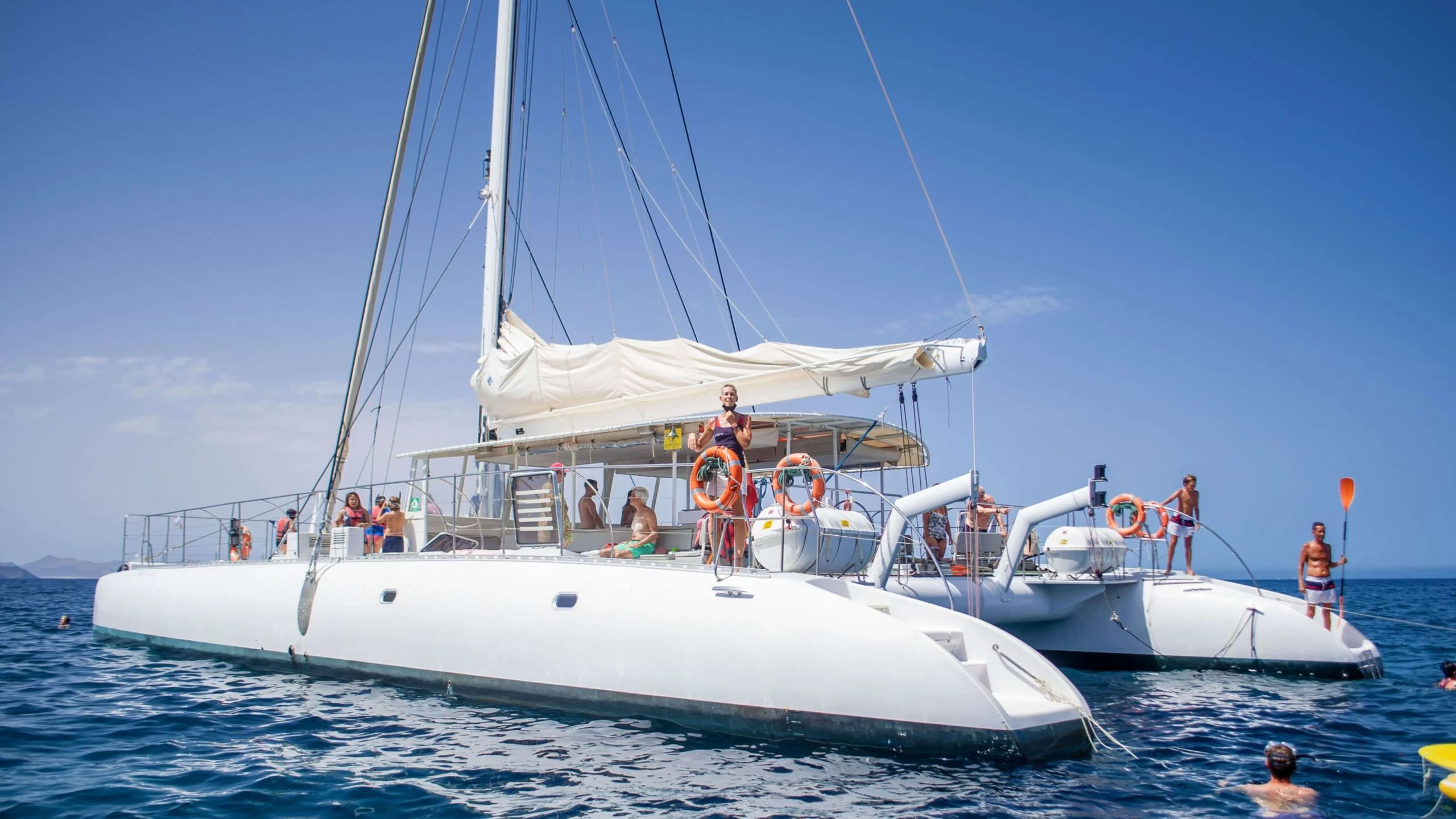 Adults-Only Sailing Catamaran – 4h Papagayo