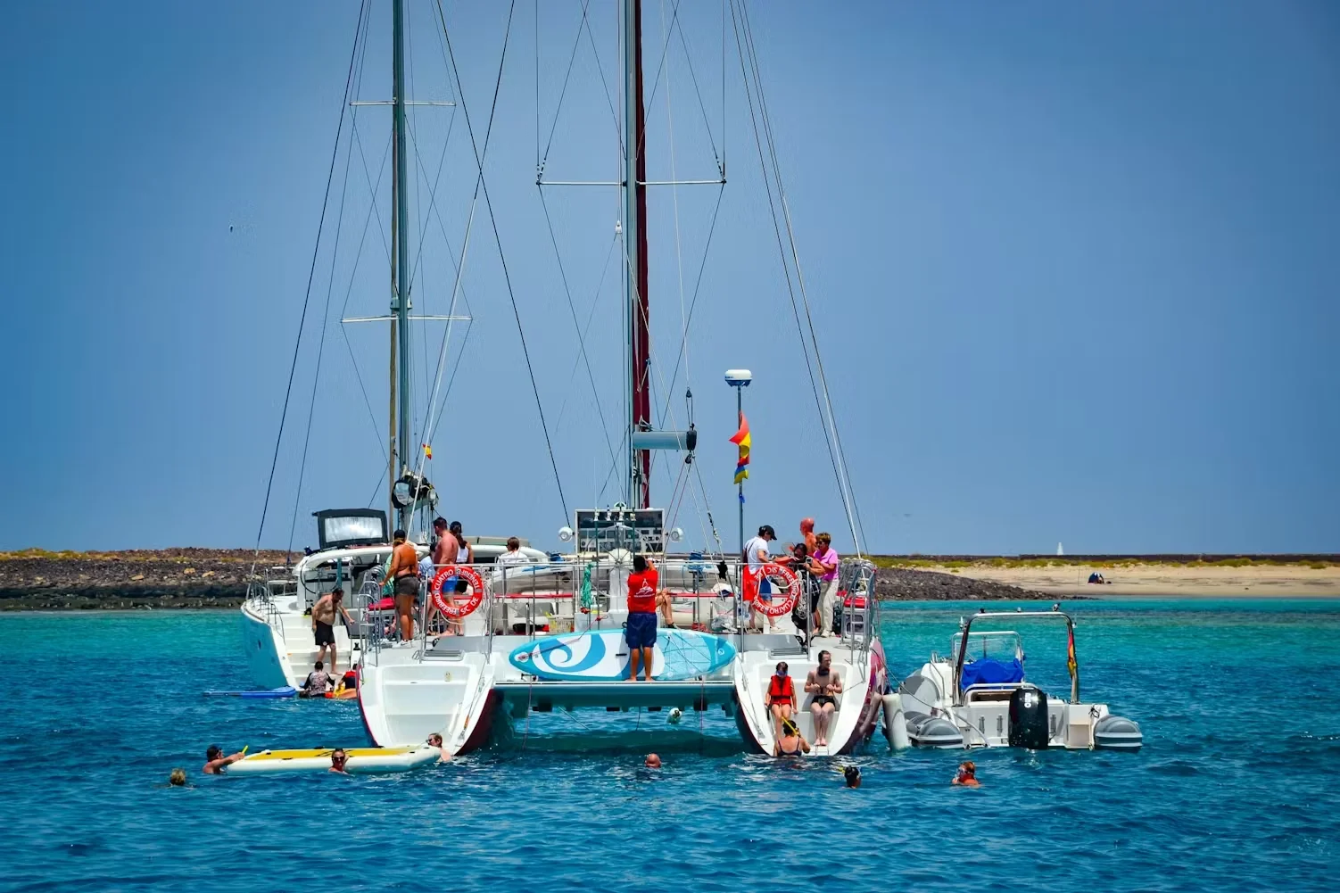 Travesía en catamarán de 4h a Isla de Lobos desde Corralejo